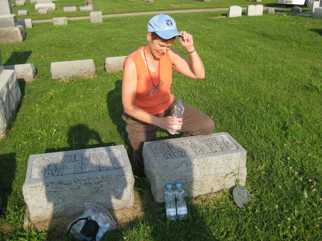 At the resting place of Agnes Swift in Washington, Iowa