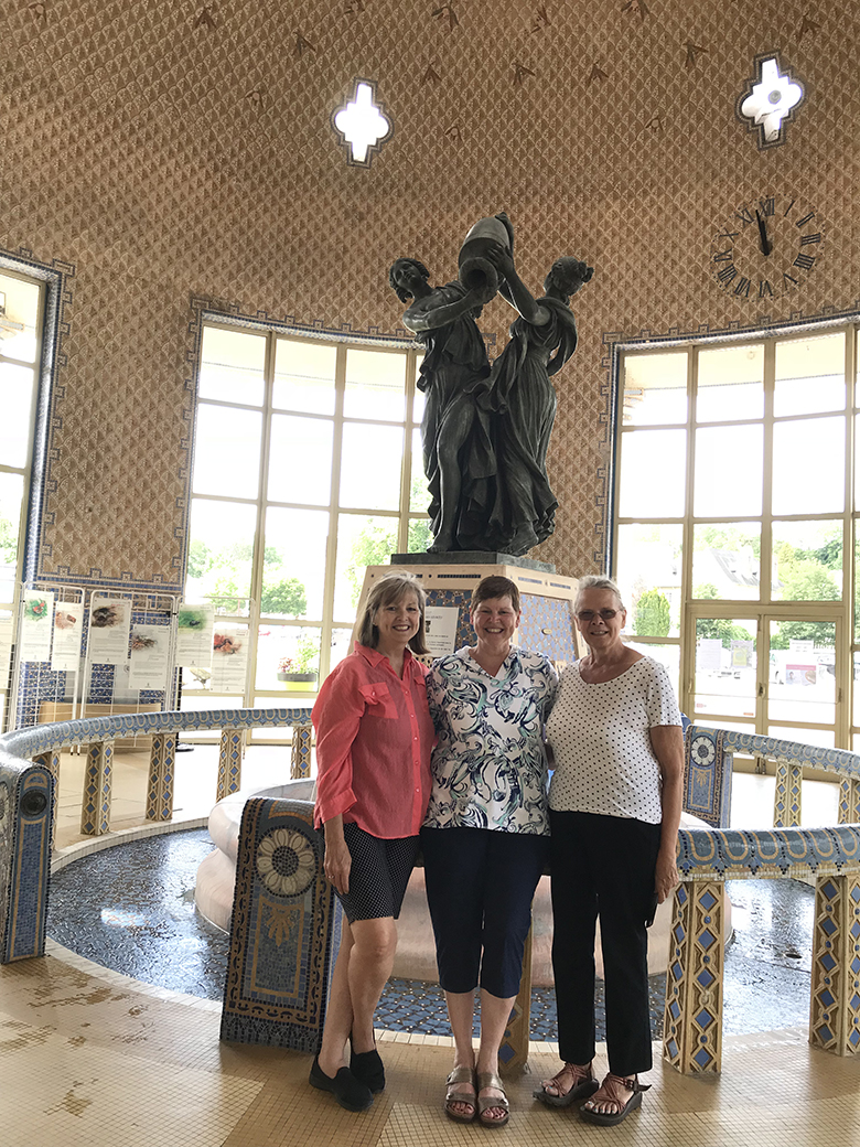Great nieces of Agnes Swift visit Contrexeville in 2018