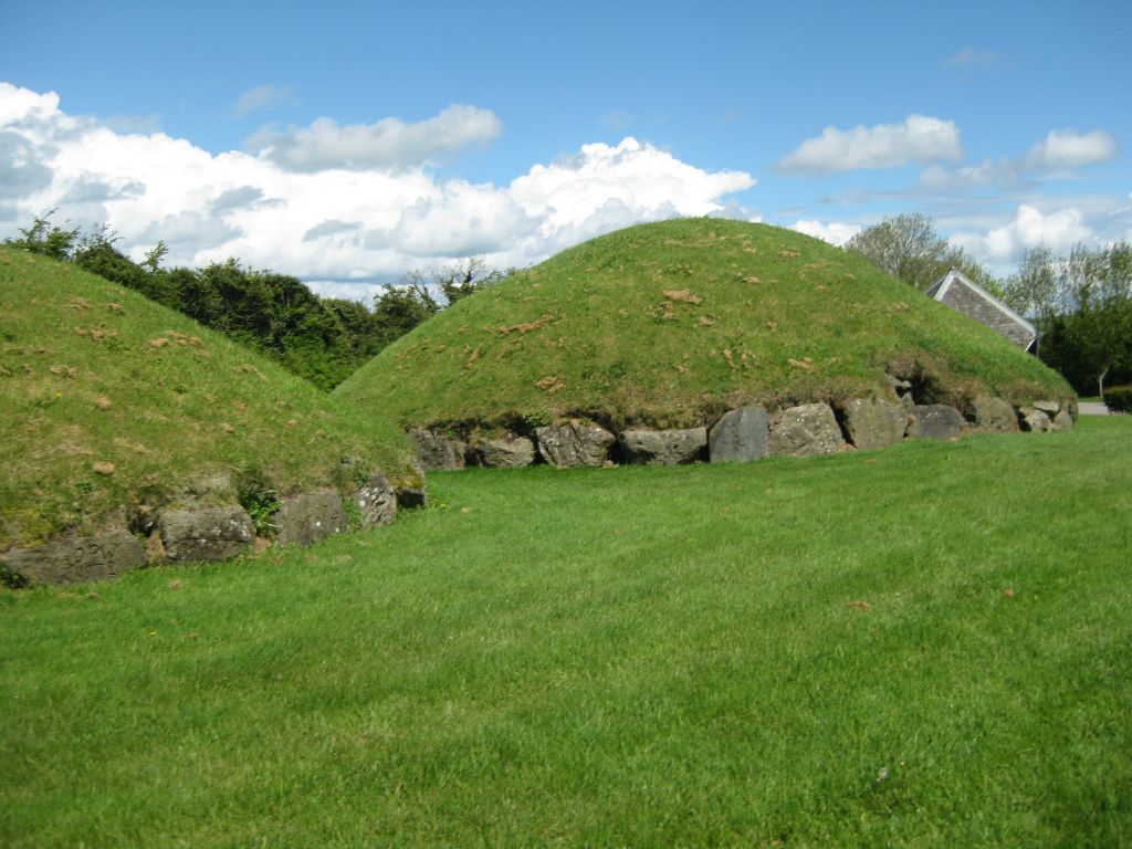 The site at Knowth includes several smaller mounds. Each is ringed by stone and covered by soil. The mounds were generally used as tombs.