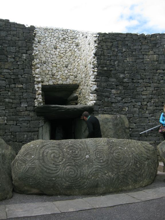 The area above the doorway, the lentil, allows sunlight to penetrate the central passage and fall directly on the basin stone in the middle of the mound. But this happens only one time each year, on the winter soltice, and lasts only a minute or two.